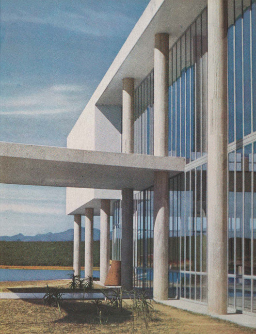 MoMA disponibiliza para download "Brazil Builds": o livro que apresentou a arquitetura brasileira para o mundo, Capa interna do catálogo. Image © G. E. Kidder Smith, retiradas do catálogo Brazil builds : architecture new and old, 1652-1942