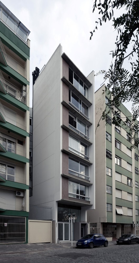 Edifício Península - Porto Alegre - RS, por cantergiani+kunze Arquitetos/ Nathalia Cantergiani. Image © Marcelo Donadussi