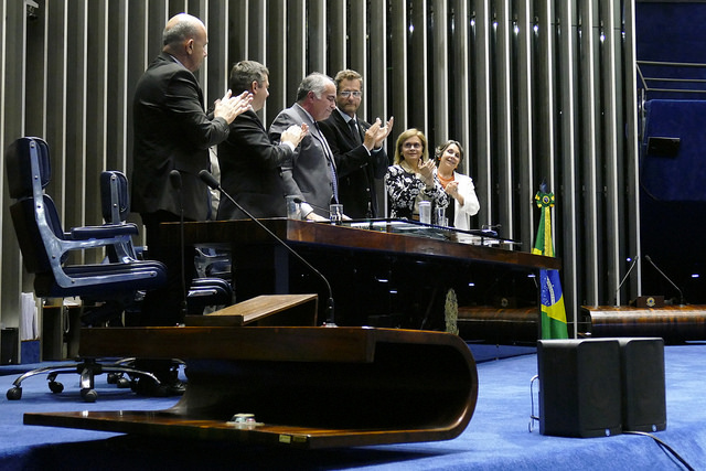 Plenário da Sessão aplaudiu de pé o primeiro presidente do CAU/BR, Haroldo Pinheiro, que encerra sua gestão neste mês (Foto: Roque de Sá/Agência Senado)