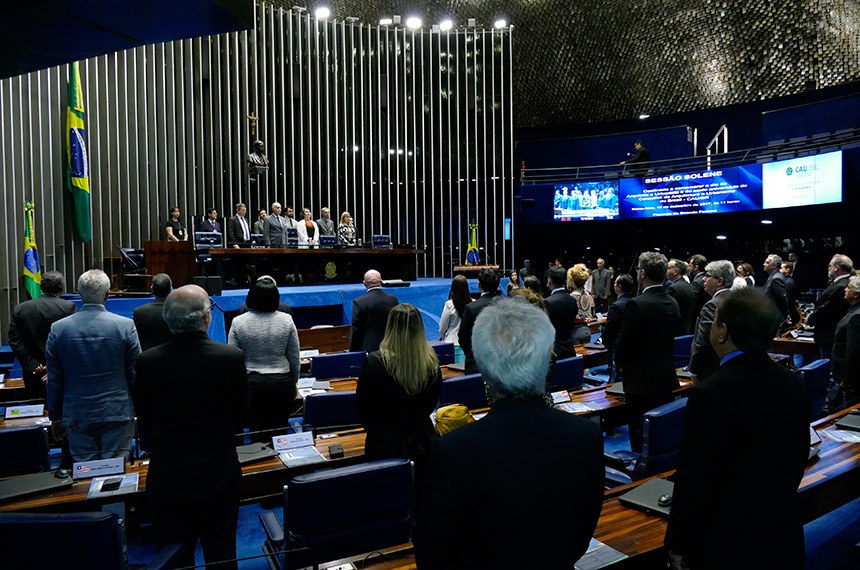 Sessão solene reuniu senadores, deputados e arquitetos (Foto: Roque de Sá/Agência Senado)